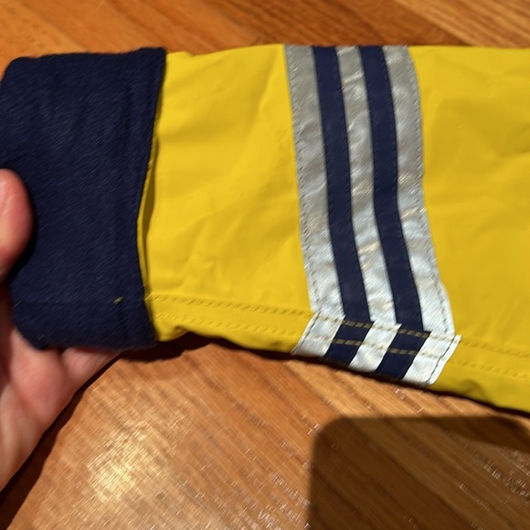 Size 2 raincoat for kids - Picture 9 of 12